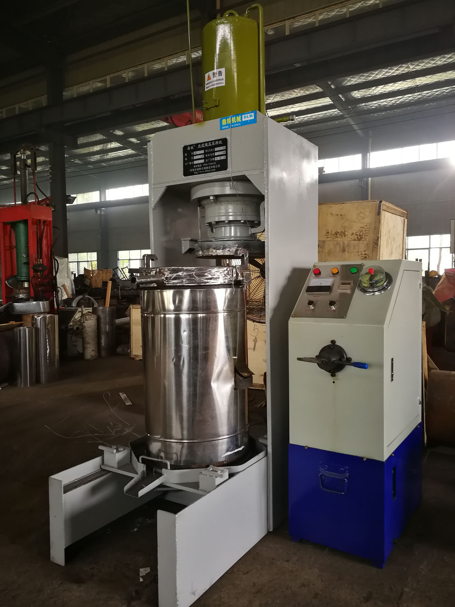 不銹鋼超高壓立式液壓壓榨機，果汁壓榨機，果渣壓榨機，藥材壓榨，油渣處理，白土壓榨